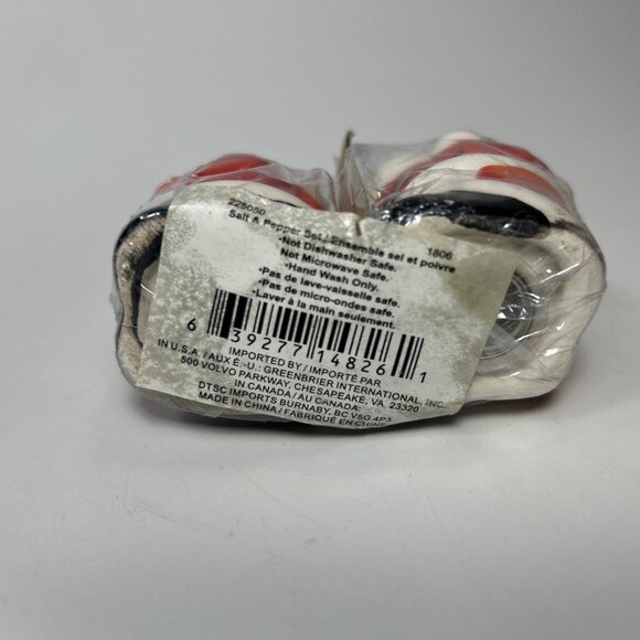 Vintage Mr. & Mrs Santa Claus Salt & Pepper Shakers Kissing Cute Sealed - Picture 4 of 4